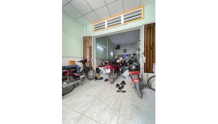 Bán nhà gần đường Phạm Văn Đồng, diện tích hơn 50m2, nở hậu, NHỈNH 4 TỶ