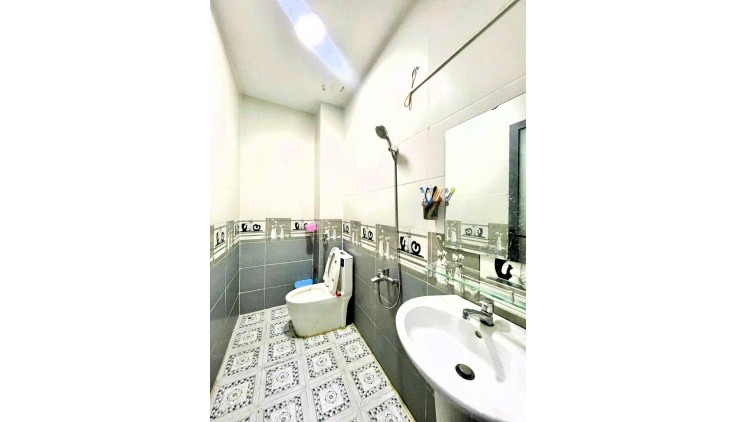 Cho thuê nhà 1T2L 4pn hẻm 6m Quốc Lộ 13 Hiệp Bình Phước