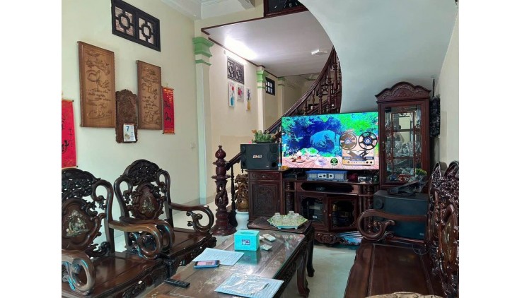 NHà MT gần Xa lộ Hà Nội, 53m2,4x13m, 2 tầng , 3 PN,kinh doanh, Hoàn Công