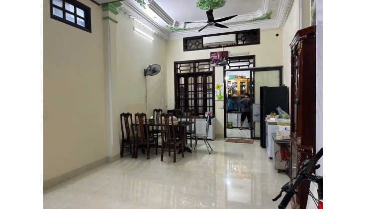 NHà MT gần Xa lộ Hà Nội, 53m2,4x13m, 2 tầng , 3 PN,kinh doanh, Hoàn Công