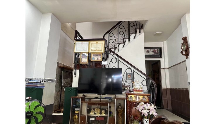 [MẶT TIỀN HUỲNH TẤN PHÁT] - NHÀ 4 TẦNG - Ô TÔ 7 CHỔ NGỦ TRONG NHÀ - DÒNG TIỀN 30 triệu/tháng