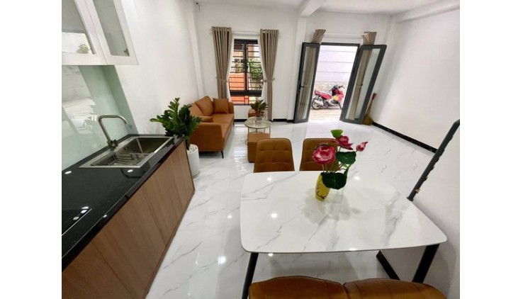Đường Nguyễn Chí Thanh Quận 10 Phường 2.