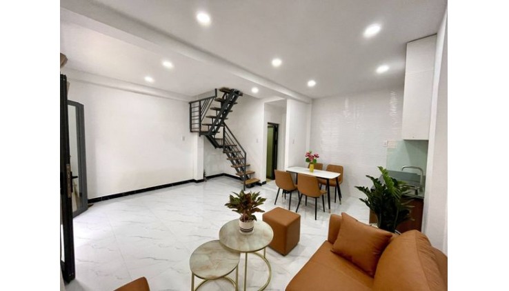 Đường Nguyễn Chí Thanh Quận 10 Phường 2.