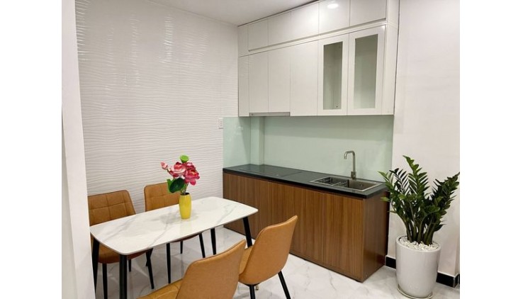 Đường Nguyễn Chí Thanh Quận 10 Phường 2.