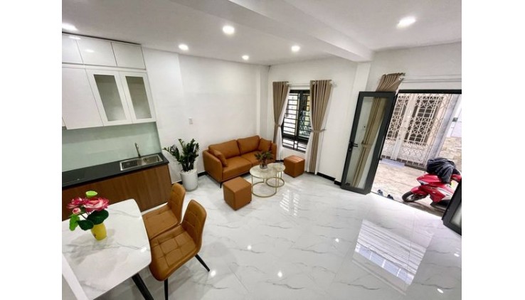 Đường Nguyễn Chí Thanh Quận 10 Phường 2.