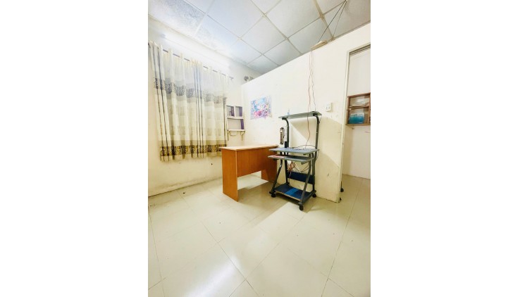 BÁN NHÀ GẤP XE TẢI THÔNG CHỈ 1TỶ89, NHÀ 2 TẦNG SHR, 44M2 NGANG HƠN 7.3M, NGAY CHỢ HÓC MÔN. HIẾM CÓ KHÓ TÌM.