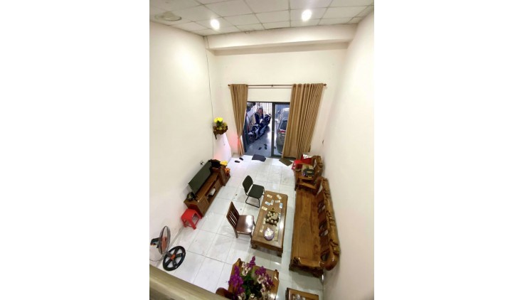 NHÀ  MẶT TIỀN HUỲNH THỊ HAI Vỉa hè 2m - Vài bước chân ra NGUYỄN ẢNH THỦ - Vị trí  ĐẮC ĐỊA - Ngay chợ  NGÃ BA BẦU - XE HƠI 7 CHỖ ngủ trong nhà - KINH
