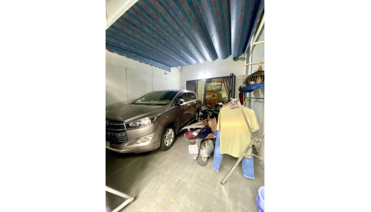 NHÀ  MẶT TIỀN HUỲNH THỊ HAI Vỉa hè 2m - Vài bước chân ra NGUYỄN ẢNH THỦ - Vị trí  ĐẮC ĐỊA - Ngay chợ  NGÃ BA BẦU - XE HƠI 7 CHỖ ngủ trong nhà - KINH