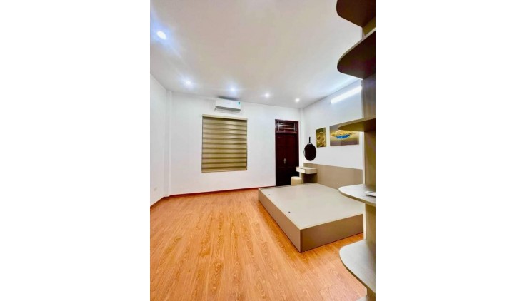 Nhà Thích Quảng Đức,P.6, 39m2,ngang 3.4m, 4 tầng, HXH thông