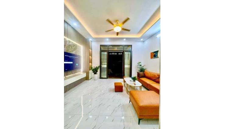 Nhà Thích Quảng Đức,P.6, 39m2,ngang 3.4m, 4 tầng, HXH thông