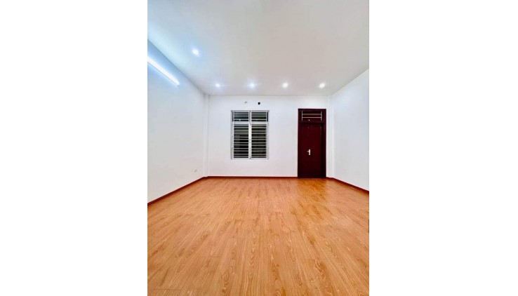 Nhà Thích Quảng Đức,P.6, 39m2,ngang 3.4m, 4 tầng, HXH thông