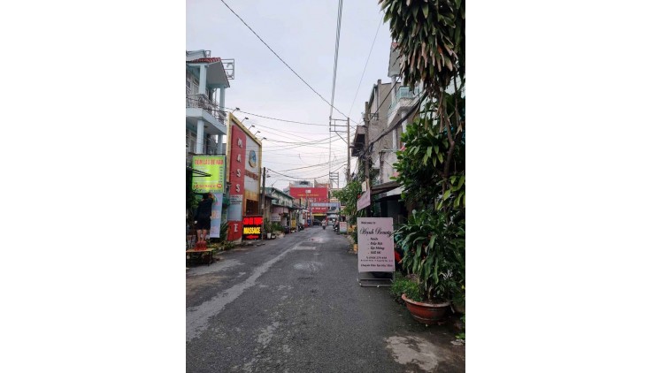 Nhà Bạch Đằng - chợ Bà Chiểu , 46m2,HXH, 3 tầng, 3.5x11m, 4 PN