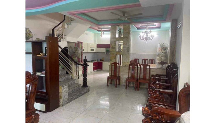 Nhà Bạch Đằng - chợ Bà Chiểu , 46m2,HXH, 3 tầng, 3.5x11m, 4 PN