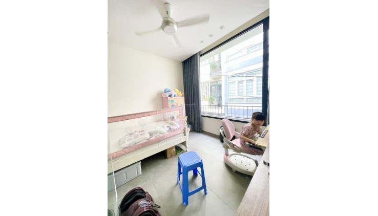 Nhà mởi ở ngay, HXH Lê Trọng Tấn - 3 lầu sân thượng 57m2 gần chợ, giá chỉ 5 tỷx