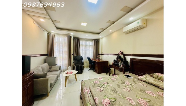 QUẬN 7 - HẺM XE TẢI. NGANG 4.4M. XE HƠI NẰM NHÀ. NHÀ 4 TẦNG, SÂN THƯỢNG.
