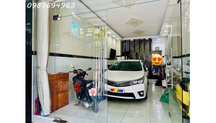 QUẬN 7 - HẺM XE TẢI. NGANG 4.4M. XE HƠI NẰM NHÀ. NHÀ 4 TẦNG, SÂN THƯỢNG.