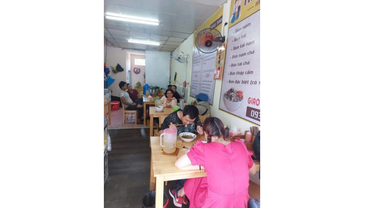 Nhà nguyên căn mặt tiền Âu Cơ, Tân Phú mình cần sang lại, quán ở gần nhà hàng, bệnh viện, trường đại học, chợ,…