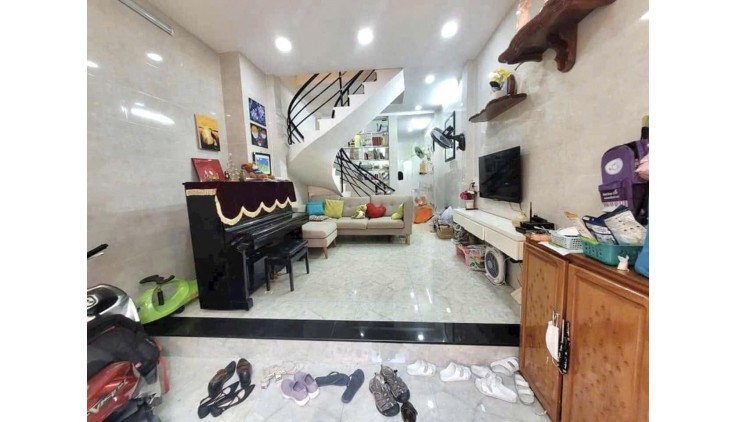 - Giáp Quận 10-Bán Nhà Đẹp 2mặt hẻm 3.5*13 ổ A4,Hẻm 3Gác Thông 10m Ra Đường Ôtô,Hơn 4Tỷ