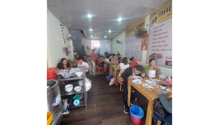 Nhà nguyên căn mặt tiền Âu Cơ, Tân Phú mình cần sang lại, quán ở gần nhà hàng, bệnh viện, trường đại học, chợ,…