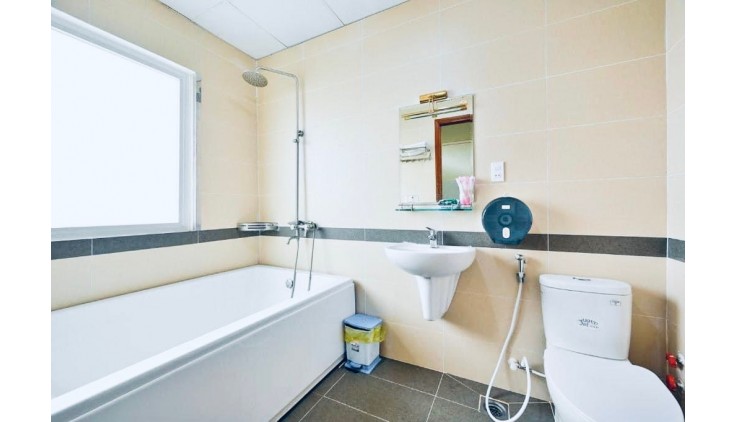 BÁN KHÁCH SẠN MẶT TIỀN KHU SÂN BAY - HD THUÊ 70 TR/T - 110M2 NGANG 5 M