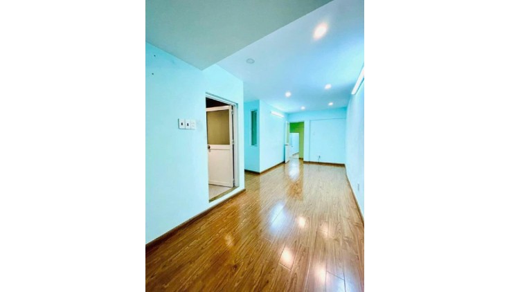 N53 - 4 -  Nhà Bán Ngay XVNT ngay Nguyễn Cửu Vân - 50m2 - Hẻm Thông , GIÁP Q1- 5 tỷ 6