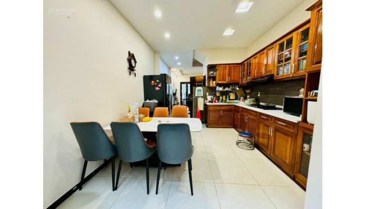 Giảm 2 tỷ Bán Gấp nhà 5 tầng Hoàng Hoa Thám - P. 7 - Bình Thạnh (5x18m) 5 tầng + 8PN. HĐT 39tr/th