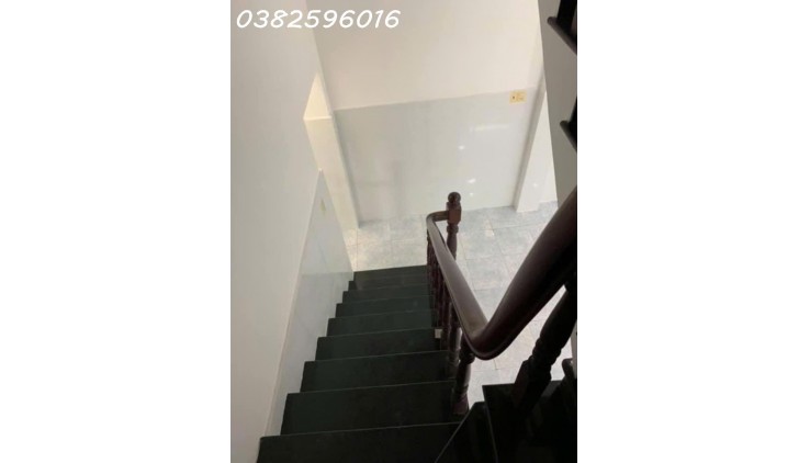 ngôi nhà 70M2, giá bán 4TỶ7, giáp khu trường học, trước mặt PHẠM VĂN CHÍ, Q6.