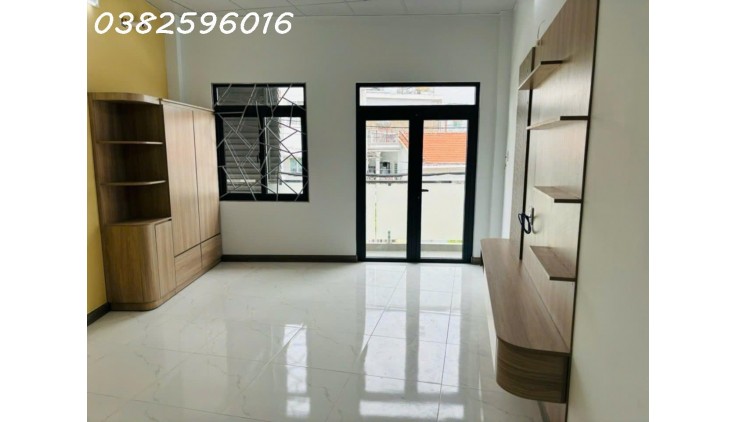 ngôi nhà 70M2, giá bán 4TỶ7, giáp khu trường học, trước mặt PHẠM VĂN CHÍ, Q6.