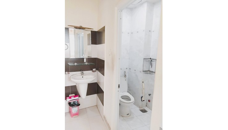 Nhà 4PN-4WC, nở hậu- Giá rẻ - Hoà Hưng Quận 10