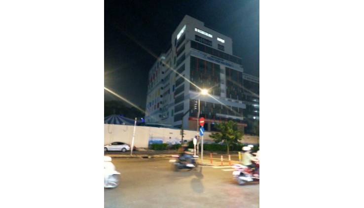 Hẻm xe hơi , cách 3 căn ra mặt tiền đường tuệ tĩnh . thông ra lê đại hành , gần cổng chào đầm sen , ngay khu trung tâm Quận 11 DT 36m2 ngang 4 dài 9