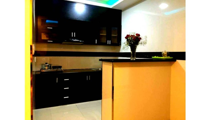 Bán khách sạn 5 tầng gần CC Hoàng Anh Gia Lai hẻm 585 Nguyễn Thị Thập phường Tân Phong Q.7