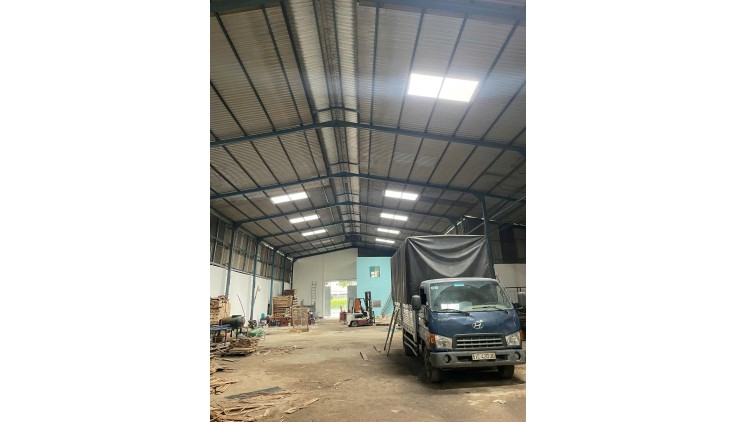 Cho thuê kho xưởng đẹp 900m2 mặt tiền Quốc Lộ 1A, P. An Phú Đông, Q.12, Giá là 75 triệu