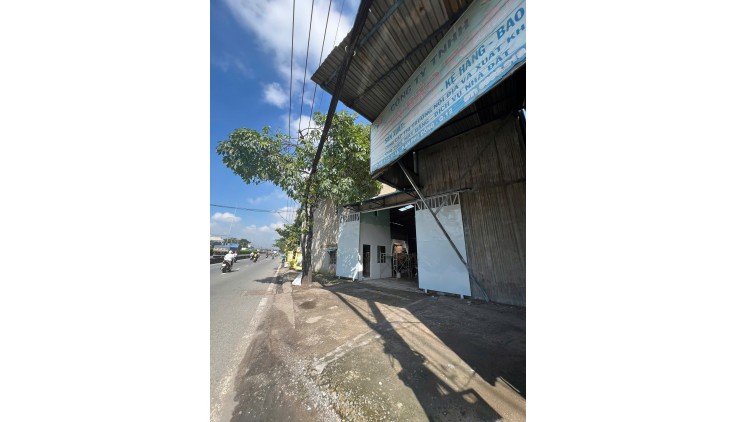 Cho thuê kho xưởng đẹp 900m2 mặt tiền Quốc Lộ 1A, P. An Phú Đông, Q.12, Giá là 75 triệu