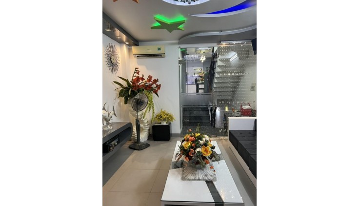 *Bán nhà mặt tiền  trục CMT8 phường 7 Tân Bình*  trục CMT8