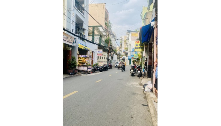 **Bán nhà phường 7 Tân Bình, góc 2 mặt tiền Chử Đồng Tử (6,5*20) 2 lầu