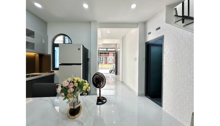 Bán nhà MT KD Cao Thắng, P17, Phú Nhuận, 28m2, 2 tầng, nhỉnh 5 tỷ, Ful nội thất