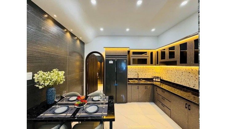 ***Bán nhà phường 13 Tân Bình, Trần Văn Dư (6*24) 8 tầng, TN 1 tỷ/năm