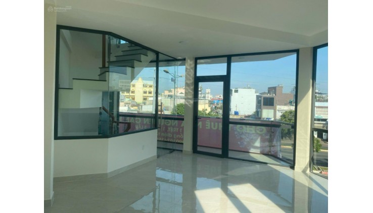 Hot! Bán nhà Trần Kế Xương DT: 20x18 (360m2) - 5T + ST + sân ô tô - giá 30 tỷ - HĐT 134 triệu/tháng