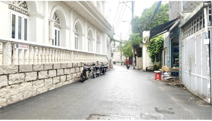 CẦN BÁN LÔ GÓC 2 MẶT THOÁNG, 3 TẦNG, HẺM NHỰA XE HƠI THÔNG. DT 120M2 CHỈ NHỈNH 12 TỶ.