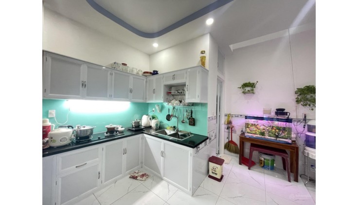 NHÀ HIẾM ngang 4.3m HXH ngay chợ Tân Hương, Q.TPhú 3T 3PN chỉ 5 tỷ xx