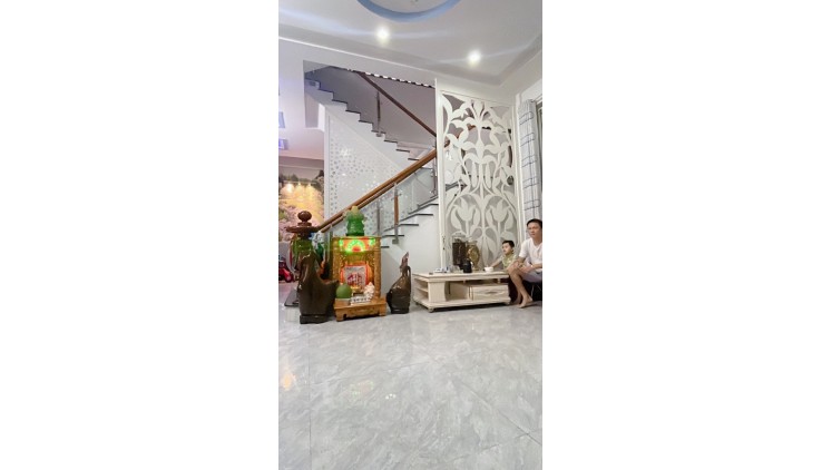 NHÀ NGANG LỚN - GIÁP TÂN PHÚ - 121M2 - 4 TẦNG HXH - 7 TỶ 7 TL