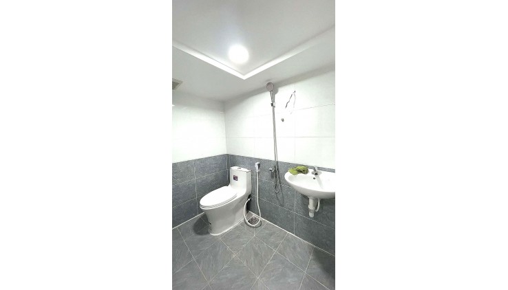 Bán nhà mới 39 m2 - 4 tầng nhỉnh 3 tỷ tại Hồng Lạc P.10 Tân Bình