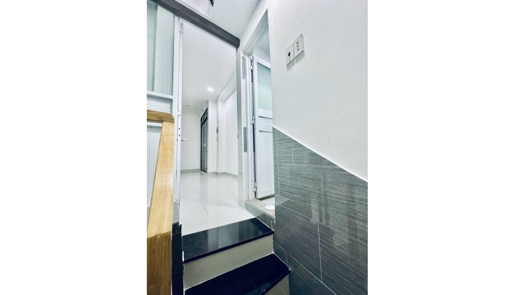 NHÀ MỚI TRUNG TÂM QUẬN 10 - CÁCH HẺM XE HƠI 1 CĂN NHÀ. HẺM 463 CỰC HOT ĐƯỜNG CMT8 P13