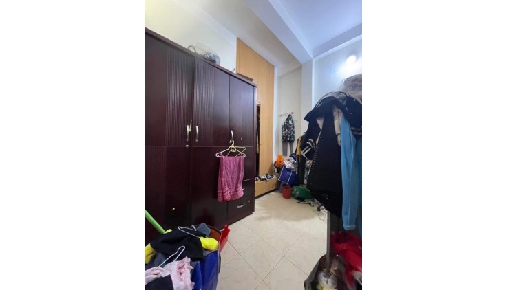 Bán nhà hàng hót ngay chợ Bàn Cờ Quận 3 - 4 tầng 29m2  - mặt tiền hẻm xe hơi 7m2 . Hẻm 242 Nguyễn Thiện Thuật .
