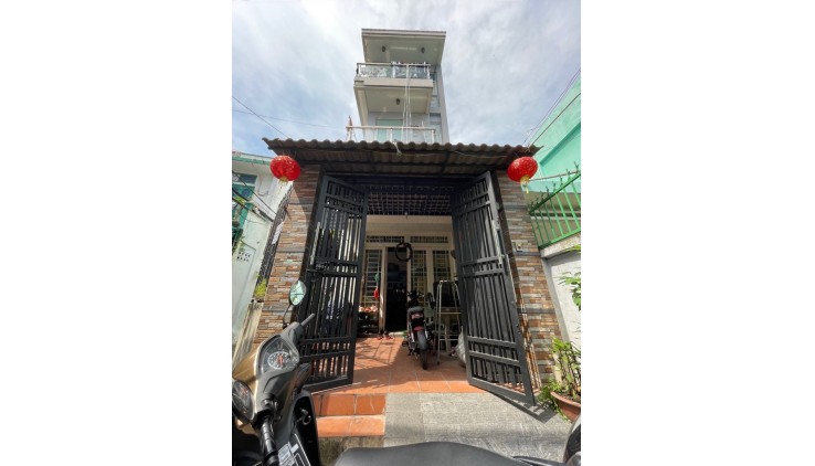CẦN RA 3 CĂN NHÀ LIỀN KỀ , TẠ QUANG BỬU, CHỈ 6.7 TỶ. DT 93M2, P3Q8.HẼM XE HƠI.