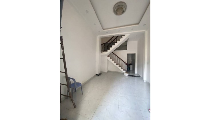 HẺM Ô TÔ 8M NHƯ MT ĐƯỜNG - NGAY CHỢ HÒA HƯNG - 5 BƯỚC CHÂN LÀ TỚI CHỢ , 7 BƯỚC RA ĐƯỜNG CMT8