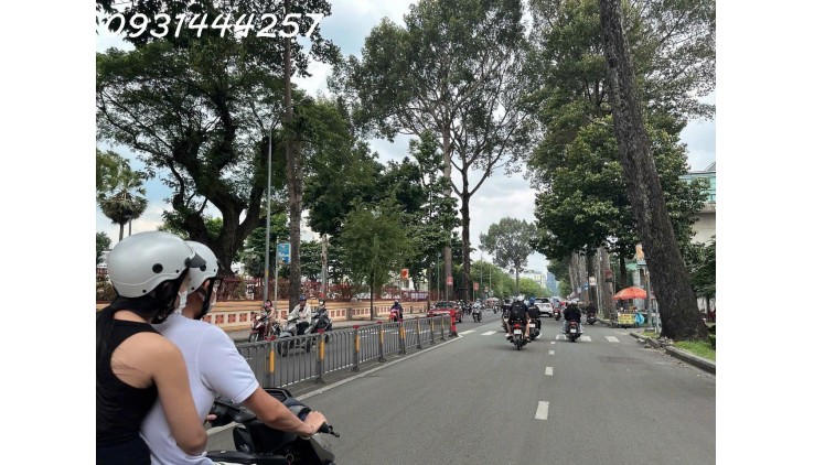 Bán nhà MTKD Lê Văn Duyệt ngay BV Bình Thạnh DTSD 135m2 3 lầu sát bên Q.1 chỉ 11 tỷ