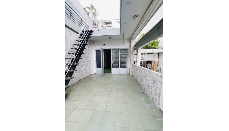 NHÀ THUÊ NGUYÊN CĂN  MẶT TIỀN KINH DOANH TỰ DO 
 NGANG 4 X 26 
ĐÚC 5 TẤM - 45 TRIỆU THÁNG HOÀNG DIỆU Q4