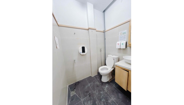 NHÀ THUÊ NGUYÊN CĂN  MẶT TIỀN KINH DOANH TỰ DO 
 NGANG 4 X 26 
ĐÚC 5 TẤM - 45 TRIỆU THÁNG HOÀNG DIỆU Q4