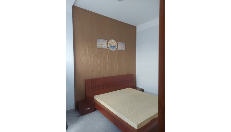 Chính chủ bán nhà đường Phạm Thế Hiển, P7, Q8, căn góc 2 mặt tiền, DT 112,7m2, có gara, sân vườn